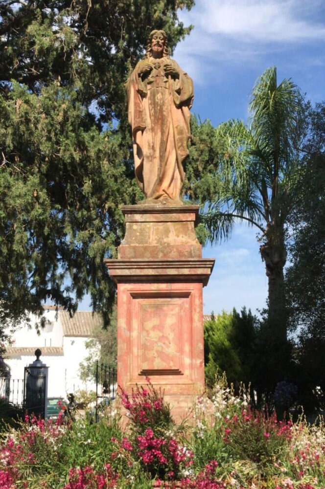 Estatua del Sagrado Corazón de Jesús.