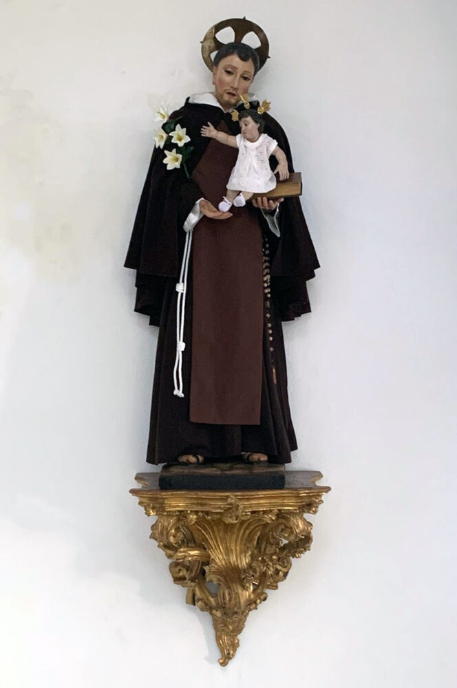 Imagen expuesta de San Antonio de Padua con el Niño Jesús.